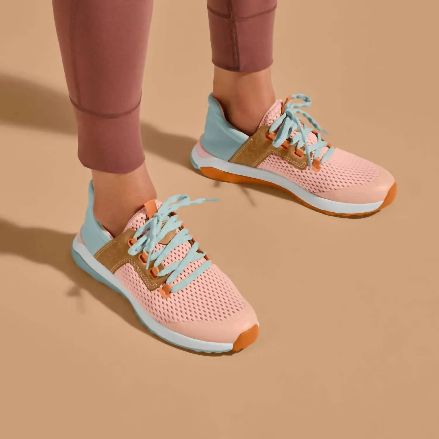 Women’S Wailuku Athletic Shoes In Peach/swell